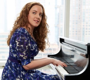 <em>Beautiful: The Carole King Musical</em> Arrives at Broadway in Chicago