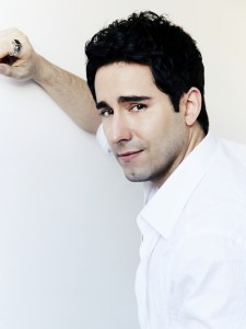 <em>Jersey Boys</em> Tony Winner John Lloyd Young to Return to Café Carlyle