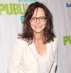 Sally Field and Joe Mantello to Headline New Broadway Revival of <em>The Glass Menagerie</em>