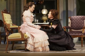 Laura Linney and Cynthia Nixon Do Double Duty in <em>The Little Foxes</em> Photos