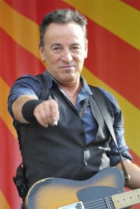 <em>Springsteen on Broadway</em> Offers Opening-Night Tickets to Support Hurricane Relief Effort