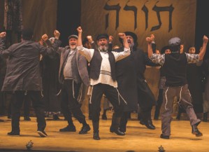 <em>Fiddler on the Roof</em> Returns, This Time in Yiddish