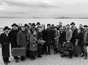 Yiddish <em>Fiddler on the Roof</em> Celebrates Move Uptown With New Year's Eve Photo