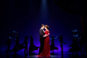 Man Proposes to Girlfriend Onstage After <em>Pretty Woman</em> Performance