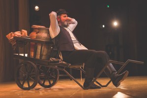 Yiddish <em>Fiddler on the Roof</em> Extends Second Off-Broadway Mounting