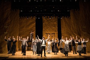 Steven Skybell Is a Tevye for the Ages in Exceptional Yiddish <em>Fiddler on the Roof</em>