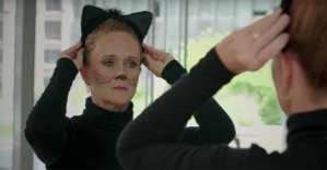 Samantha Bee Explains the Plot of <em>Cats</em> (It's About Trash Cats)