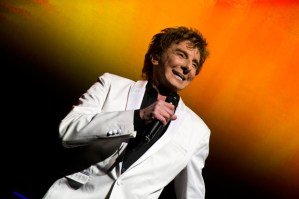 Barry Manilow Original Musical <em>Harmony</em> Set for New York Debut