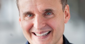 Interview: Phil Rosenthal on Feeding Elaine May and How <em>Tony 'n Tina's Wedding</em> Started His Career