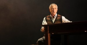 Review: David Strathairn Recreates a Famous Testimonial in <em>Remember This: The Lesson of Jan Karski</em>