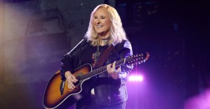 Review: Melissa Etheridge's New Off-Broadway Concert Is a Great Party (but Needs a Little Pruning)