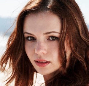 Amber Tamblyn Offers the Women of Los Angeles Some Much Needed "Lady Porn" in <em>Reasons to Be Pretty</em>