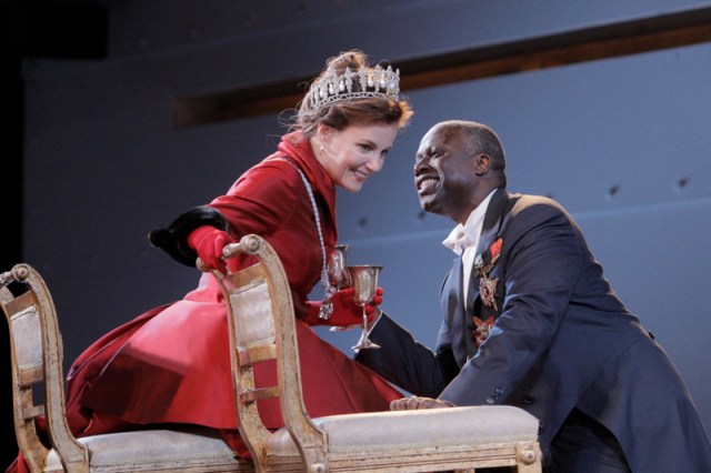 Margaret Colin and Andre Braugher in Hamlet