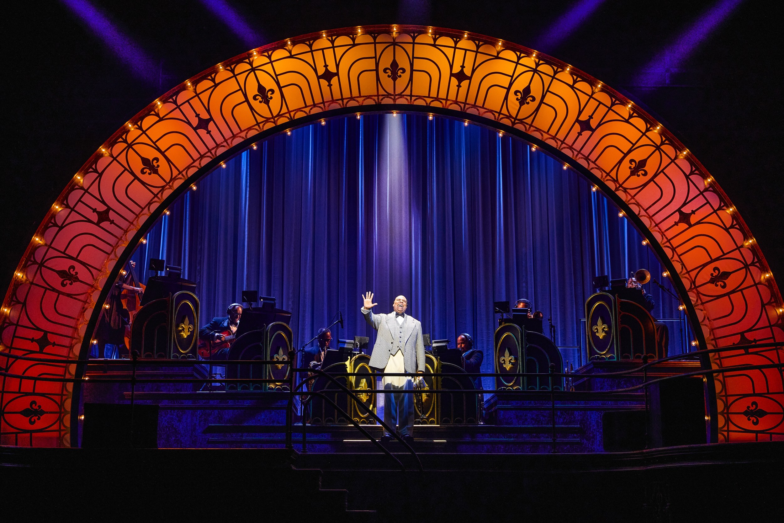 2716 James Monroe Iglehart as Louis Armstrong and Gavin Gregory as King Joe Oliver and Company in A Wonderful World The Louis Armstrong Musical. ©Jeremy Daniel