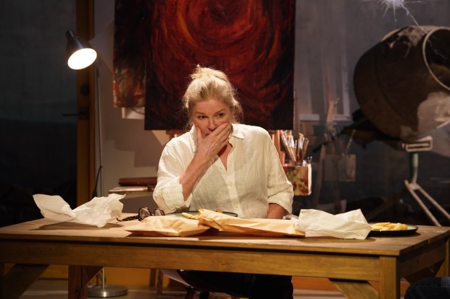 Kate Mulgrew sin THE BEACON at Irish Repertory Theatre, Photo by Carol Rosegg (2)