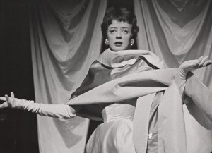 Broadway Marquees Will Dim for Maggie Smith This Week