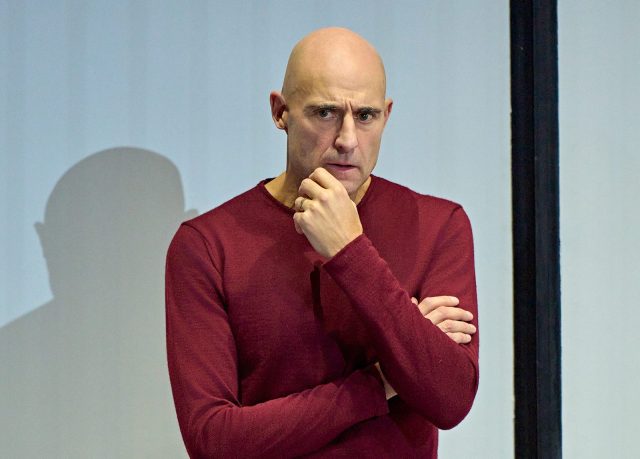 Oedipus. Mark Strong (Oedipus). Credit Manuel Harlan. 184